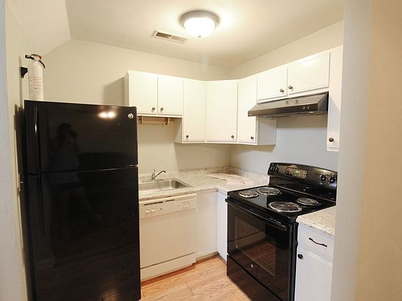 5th image of 1366 Bradley Dr #4B-2Ba