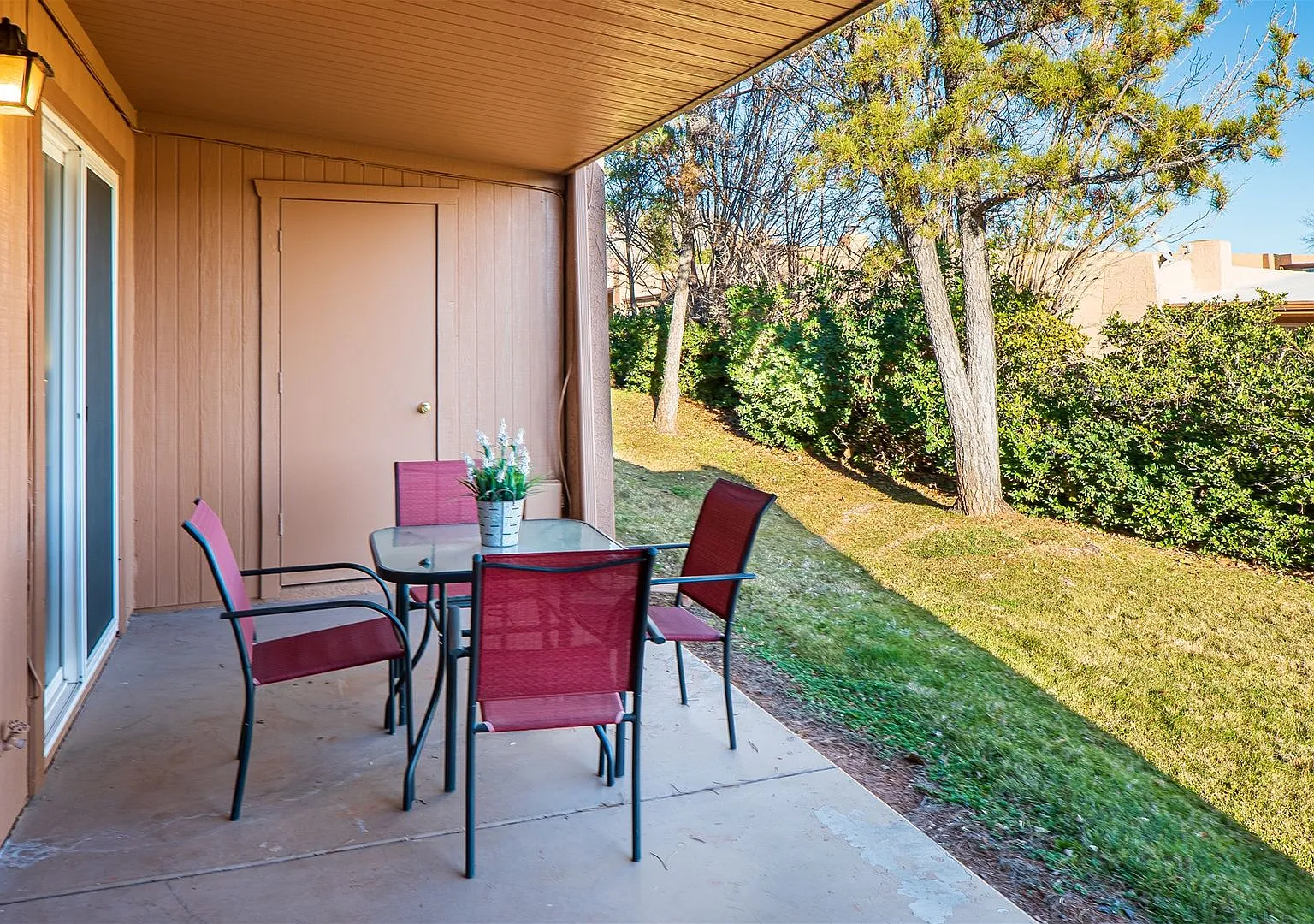 Pet-Friendly, Comfortable Condo on Oak Creek Golf Course! — Photo 3