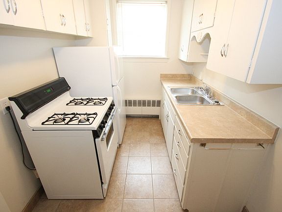 2nd image of 4727 Cass St APT 15