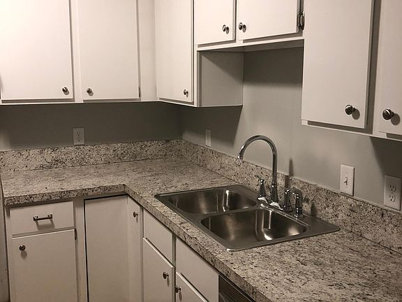 4th image of 5195 Maybrook Dr