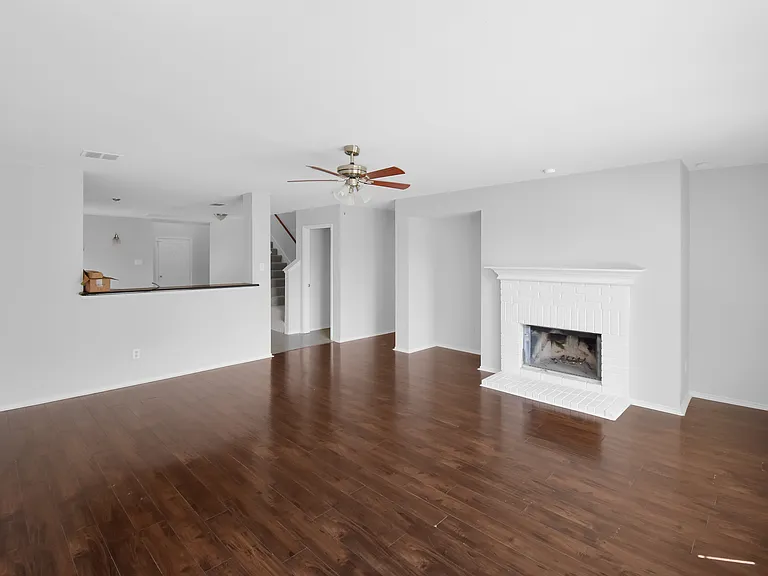 2905 Frontier Ln — Photo 8