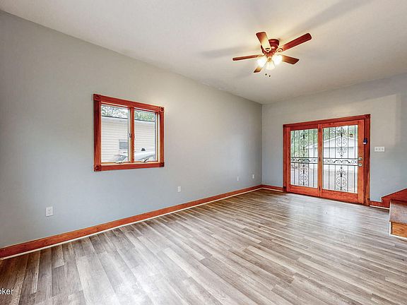 4th image of 5102 Red Oak Ln