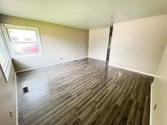 4th image of 3607 Covert Ave