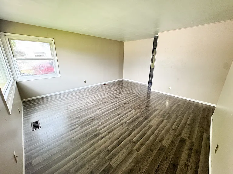 3607 Covert Ave — Photo 4