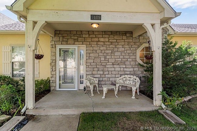 Listing photo 2