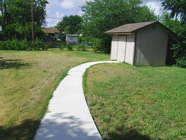 2718 W Craig Pl — Photo 15