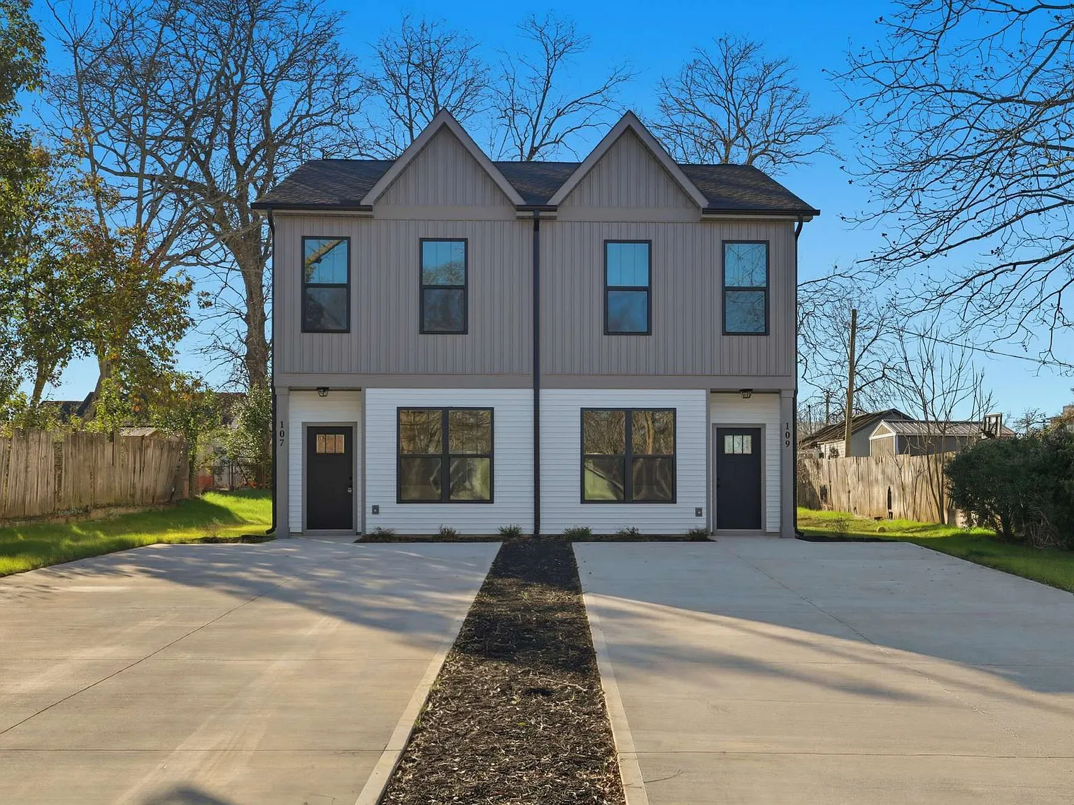 2 bed, 1134 sqft, $1,699 — Photo 1