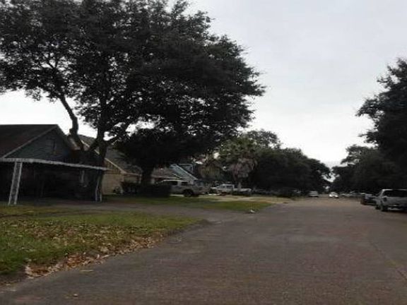 3rd image of 2511 Cherry Ln
