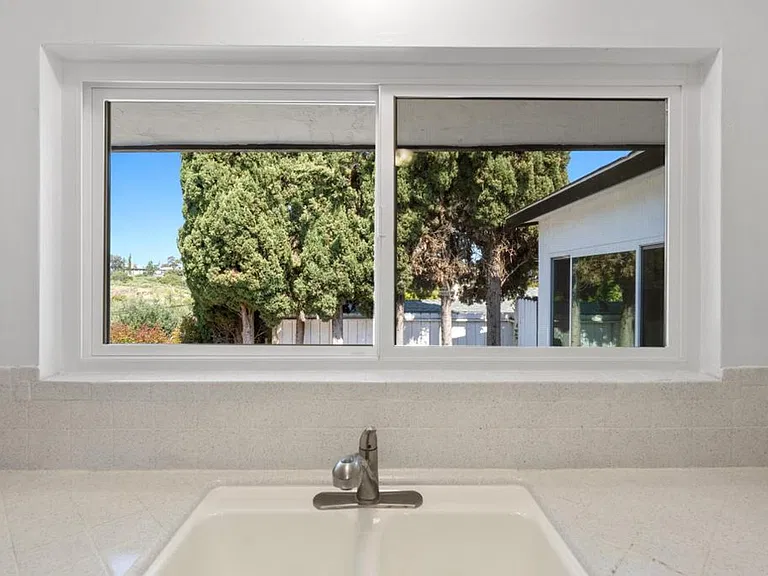 1007 Winston Dr — Photo 15
