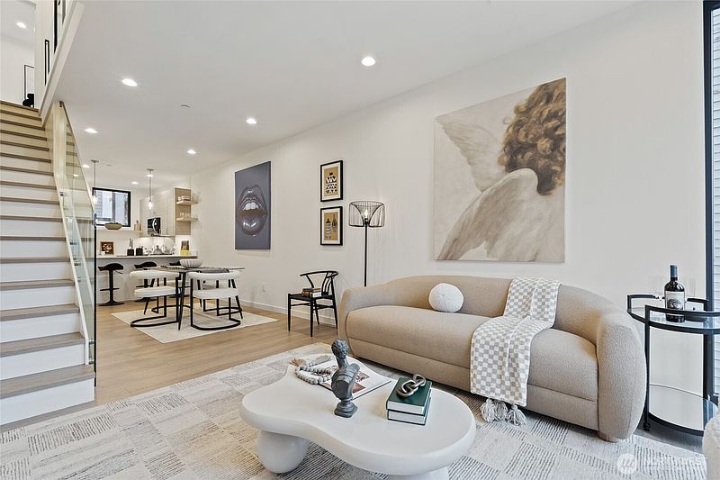 5th image of 11229 Greenwood Avenue N #C