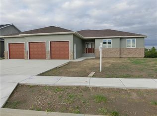 3711 Pebbleview Loop, Bismarck, ND 58503