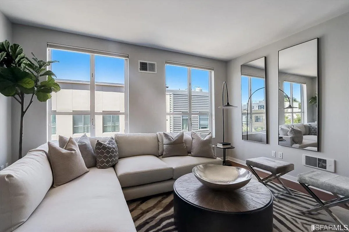 2 bed, 1025 sqft, $6,725 — Photo 1