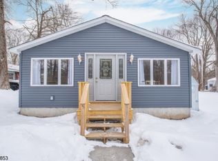 43 E Shore Lake Owassa Rd, Newton, NJ 07860