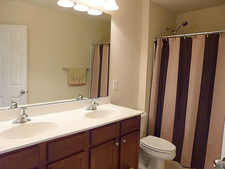 405 Garden Square Ln — Photo 23