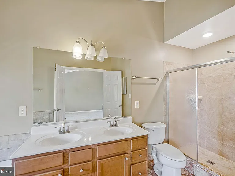 1815 Spanish Oak Ln — Photo 24
