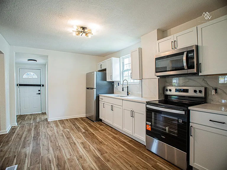 454 Bellaire Ave — Photo 7