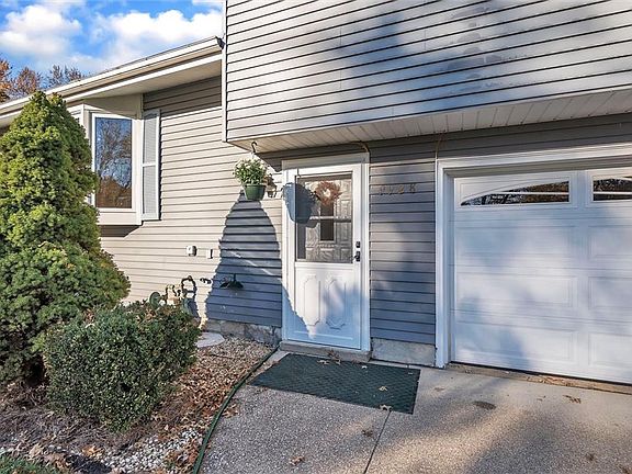 4th image of 9928 Joann Pl