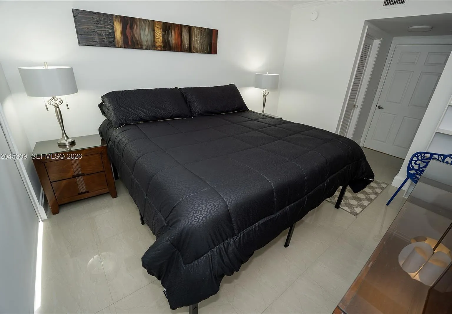 The Mutiny Condo — Photo 2