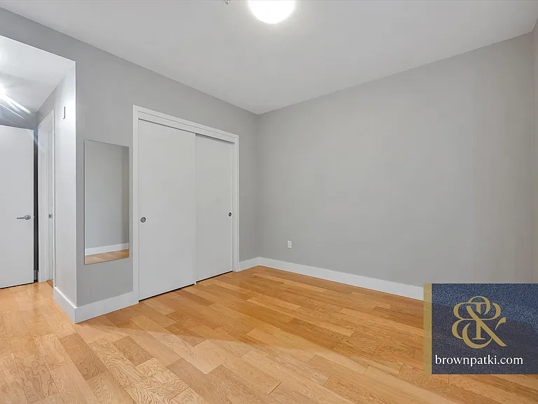 566 S Van Ness Ave #11I — Photo 11