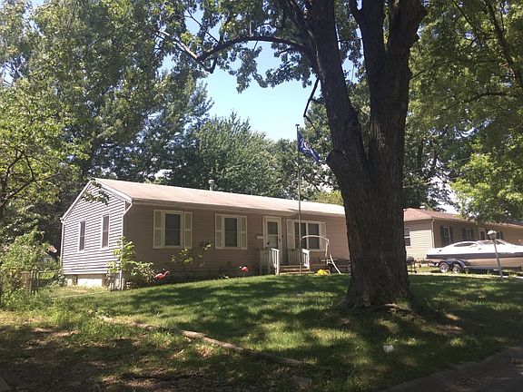 2nd image of 1210 N Vista Dr