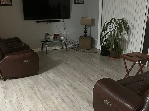 3rd image of 10302-04 S Komensky Ave #10304-4