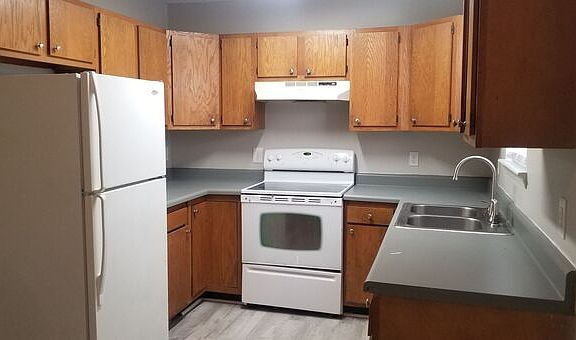 5th image of 910 Davis Ave