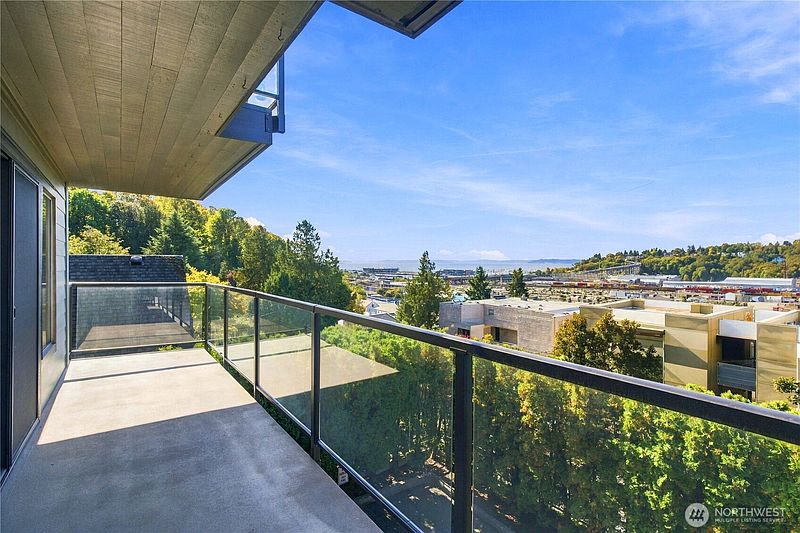 5th image of 2030 13th Avenue W #101