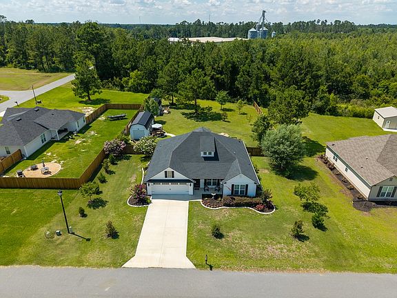 3rd image of 29 Hudson Dr