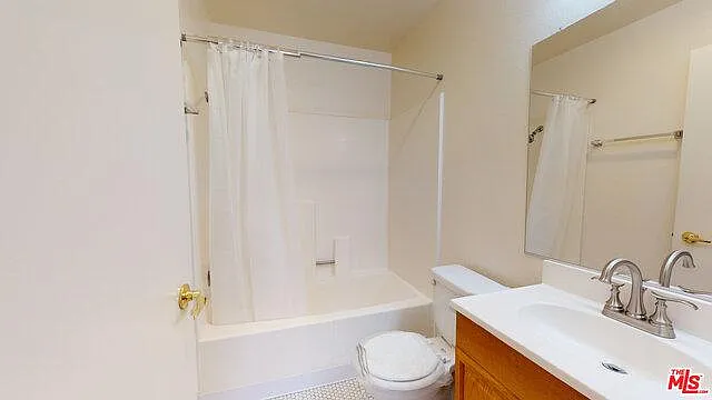 2 bed, 1000 sqft, $3,400 — Photo 4