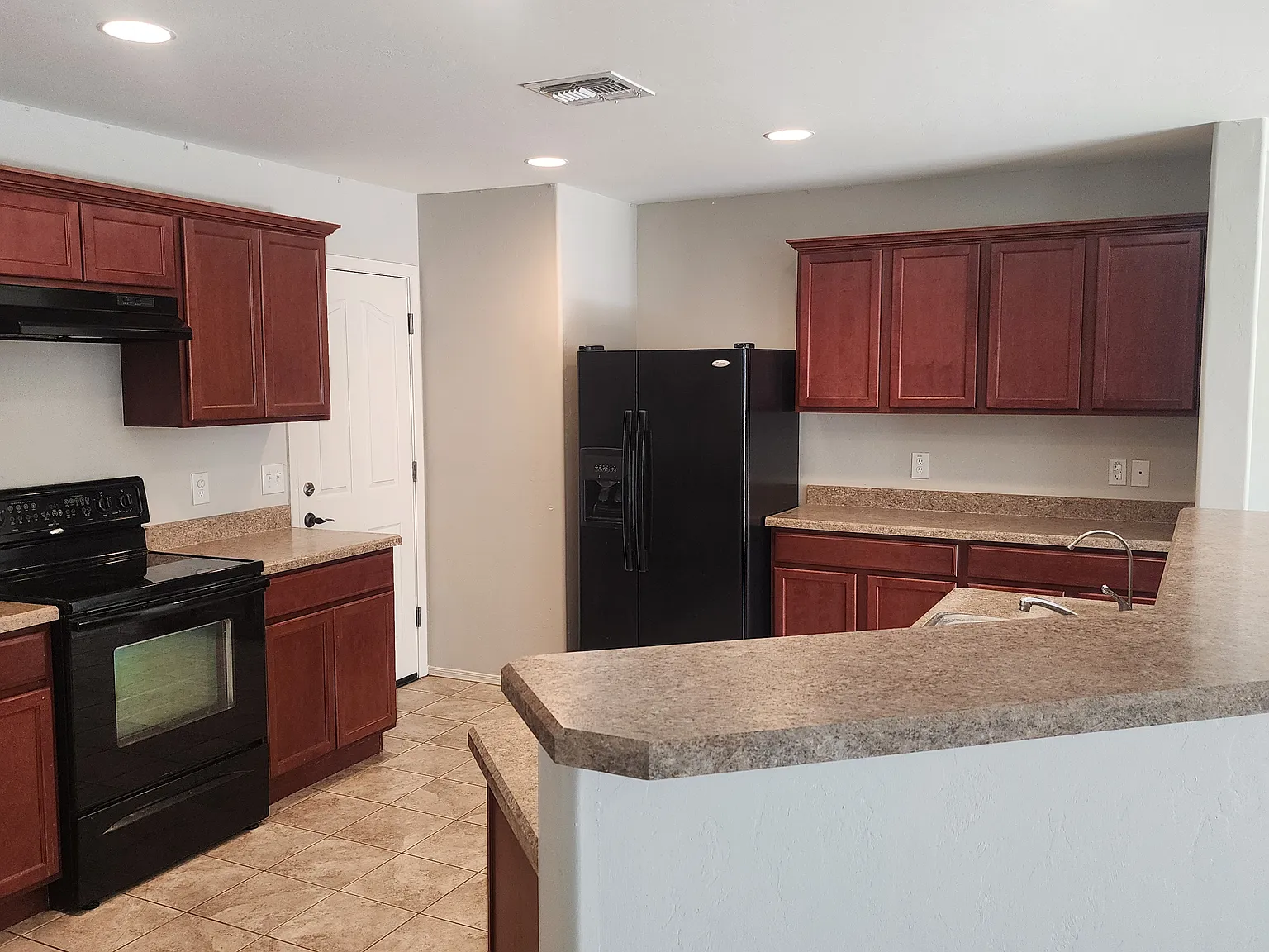3 bed, 2.5 bath, 2297 sqft, $2,050 — Photo 2