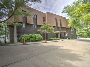 855 E Lake Shore Dr #1D, Decatur, IL 62521