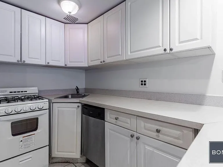 154 W 92nd St #1R — Photo 6