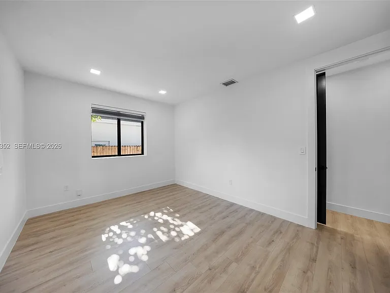 365 Fairway Dr — Photo 3
