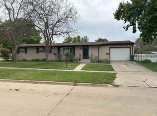 1108 16th Ave, Charles City, IA 50616