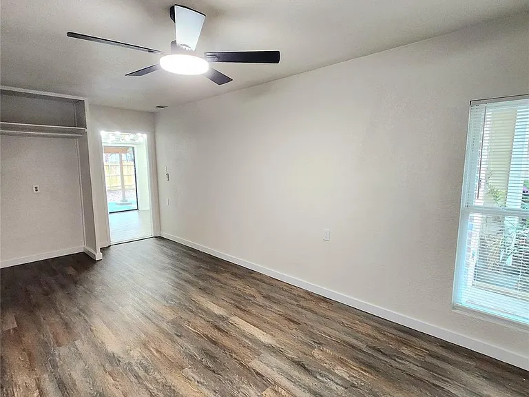 10047 Emerald Creek Dr — Photo 16