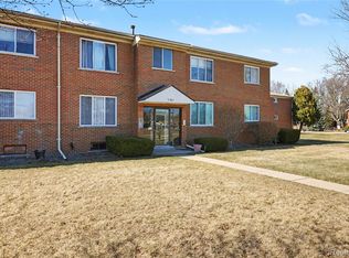 31805 Kelly Rd APT 25, Fraser, MI 48026