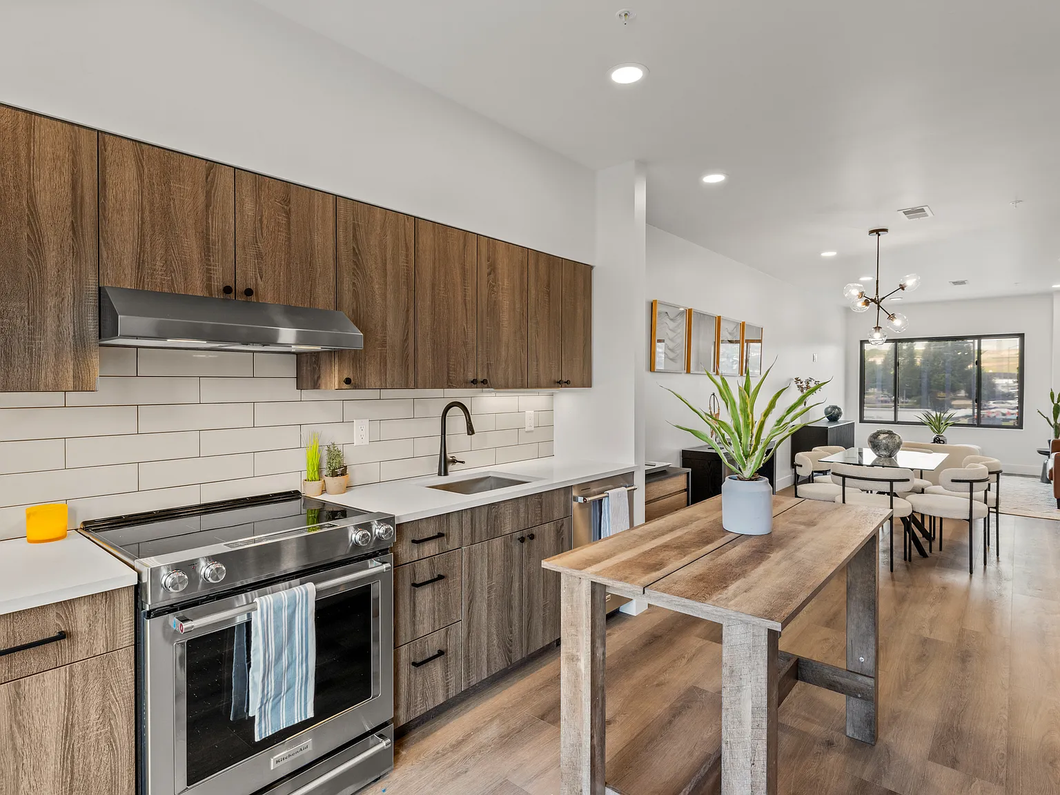 2 bed, 2.5 bath, 2982 sqft, $7,500 — Photo 3