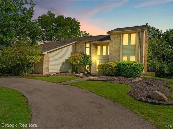 6343 Bauervic Blvd, West Bloomfield, MI 48322