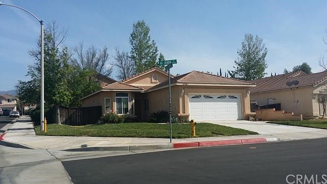 Wonderful corner location on a cul-de-sac!