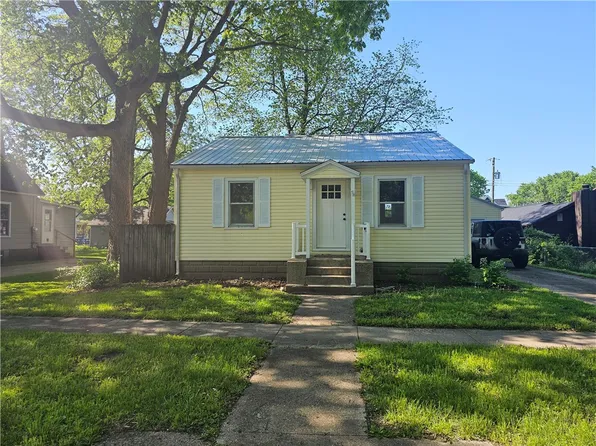 411 E Lincoln St, Monticello, IL 61856