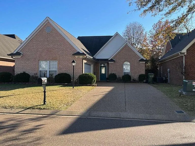 2895 Liverpool Ln — Photo 1