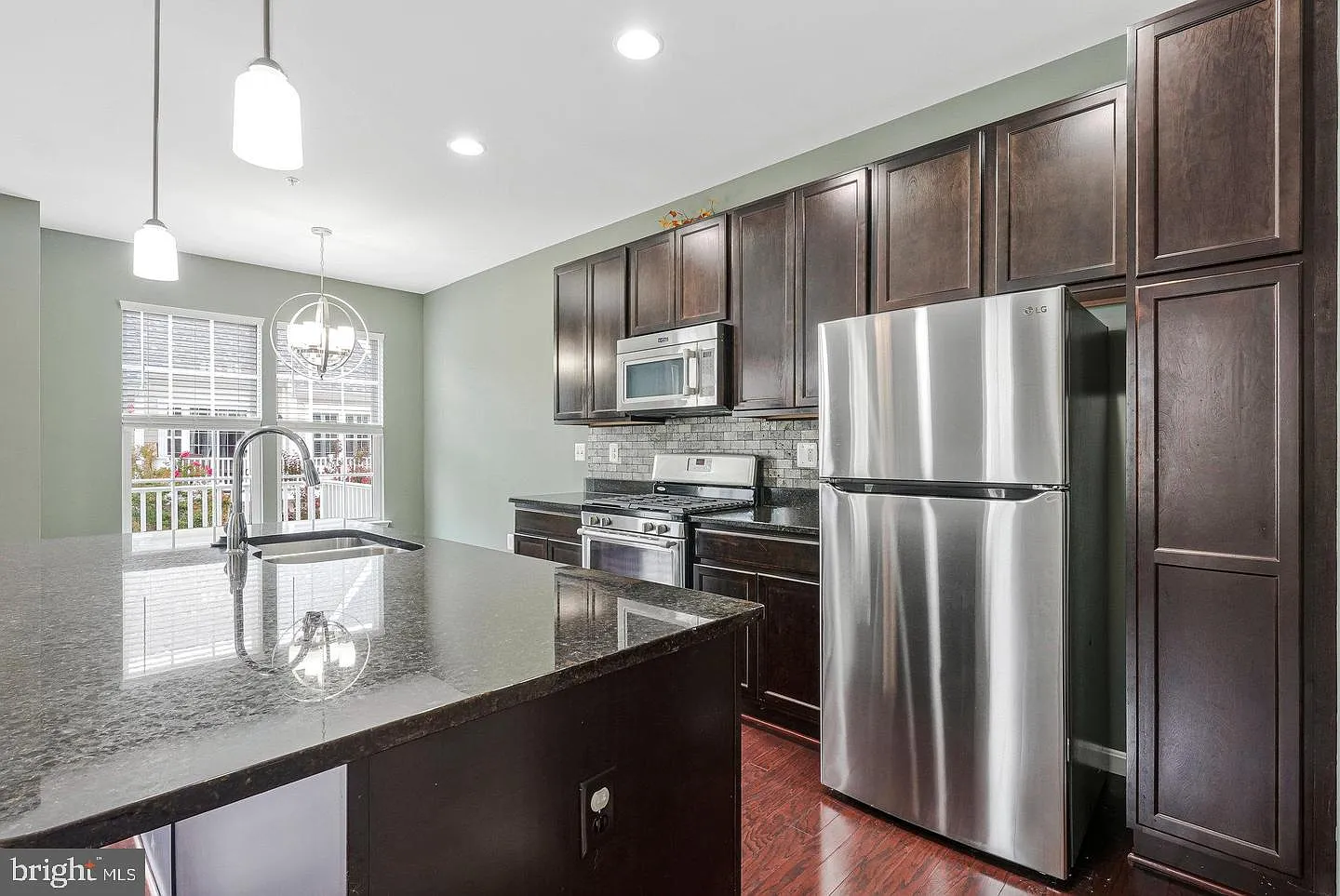 3 bed, 3.5 bath, 1686 sqft, $3,000 — Photo 2