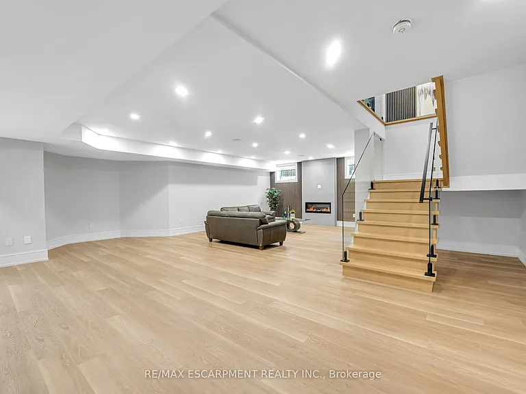 221 Morden Rd E — Photo 40