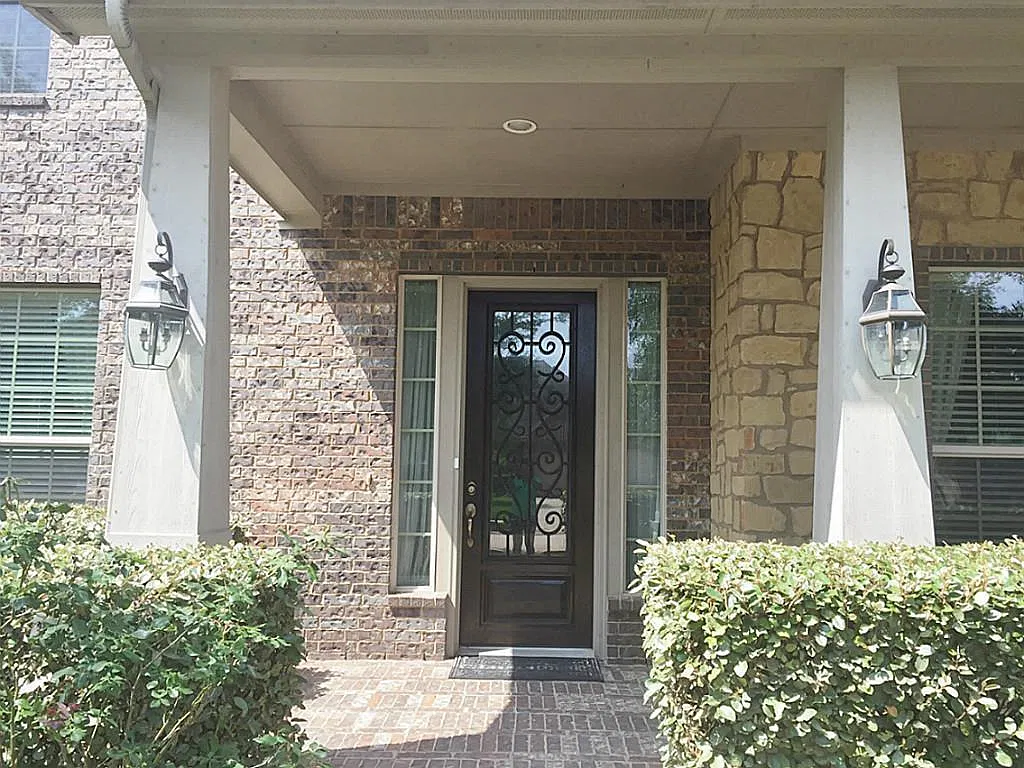 4 bed, 3.5 bath, 3384 sqft, $3,100 — Photo 2