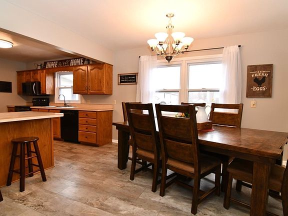 4th image of 1544 E Degonia Rd