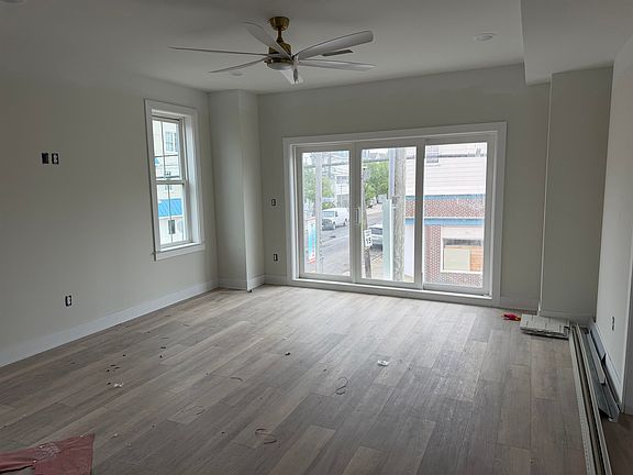 5th image of 4000 Pacific Ave #200