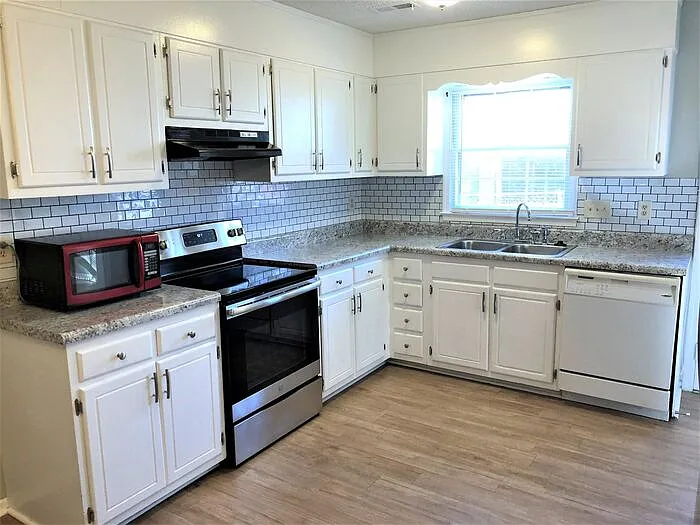 2900 Glen Hollow Rd — Photo 3