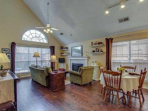 3rd image of 305 Riverwalk Ln
