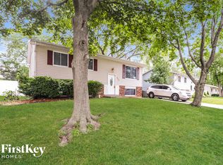 222 Pacific Dr, Bolingbrook, IL 60440