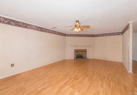 4th image of 27 Lodge Ln